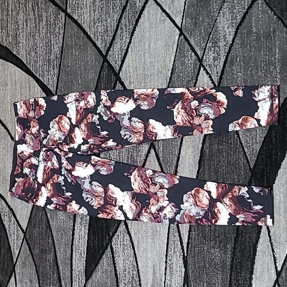 VICTORIA SPORT 2017 FLORAL KNOCKOUT BY VICTORIA SECRET LEGGINGS
